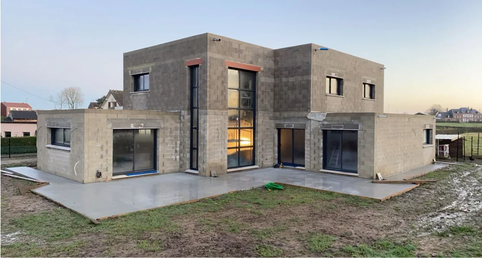 Maison contemporaine — Avant
